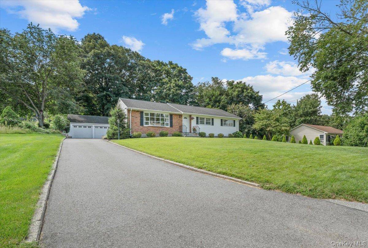 15 Robinson AVE, Bedford Hills, NY 10507