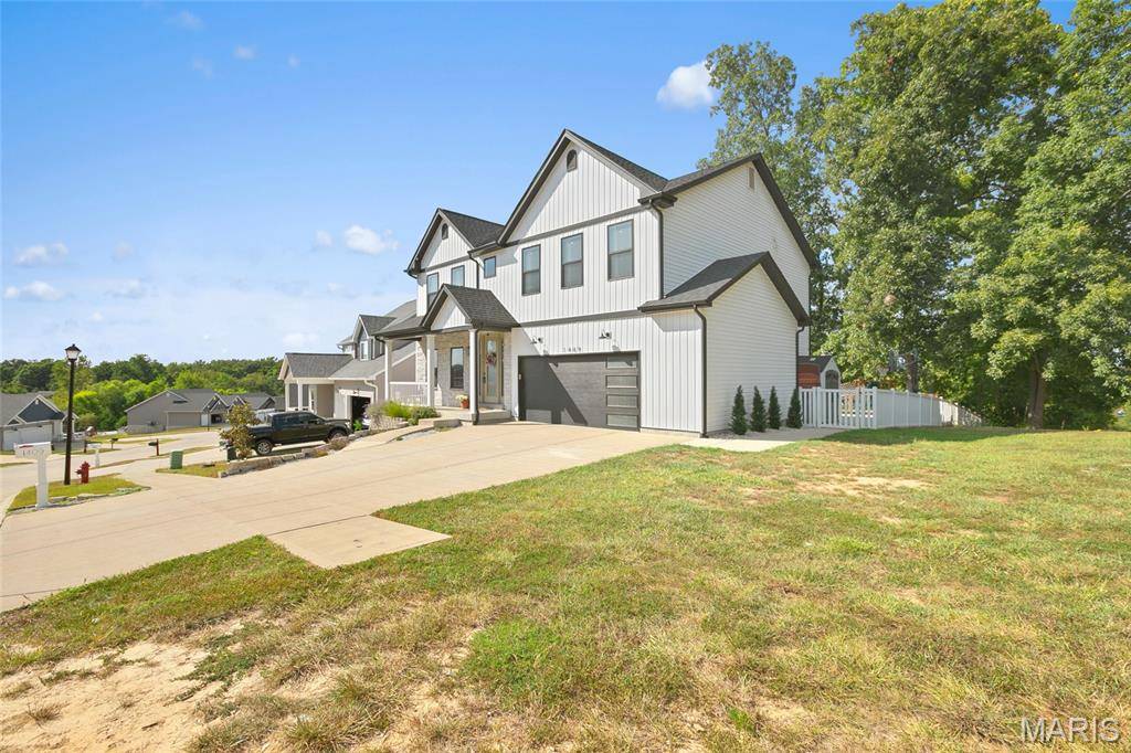 1409 Burrwyck LN, Herculaneum, MO 63048