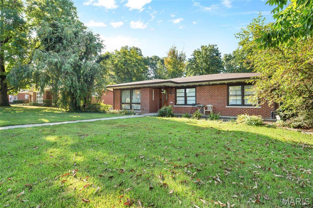 67 Cheshire DR, Belleville, IL 62223