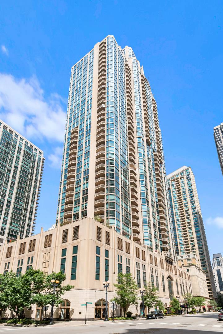 21 E Huron ST #4701, Chicago, IL 60611