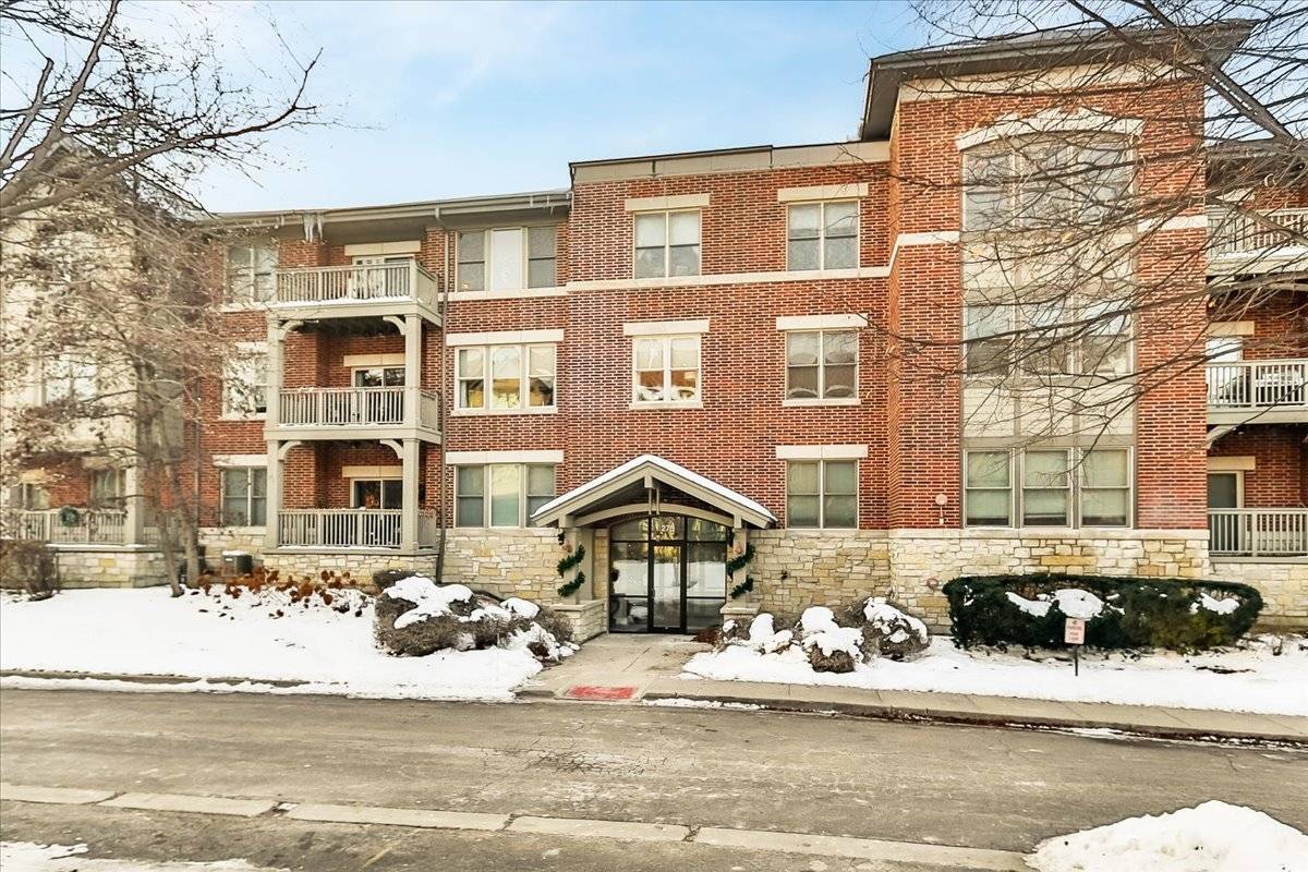 275 E Railroad AVE #101, Bartlett, IL 60103