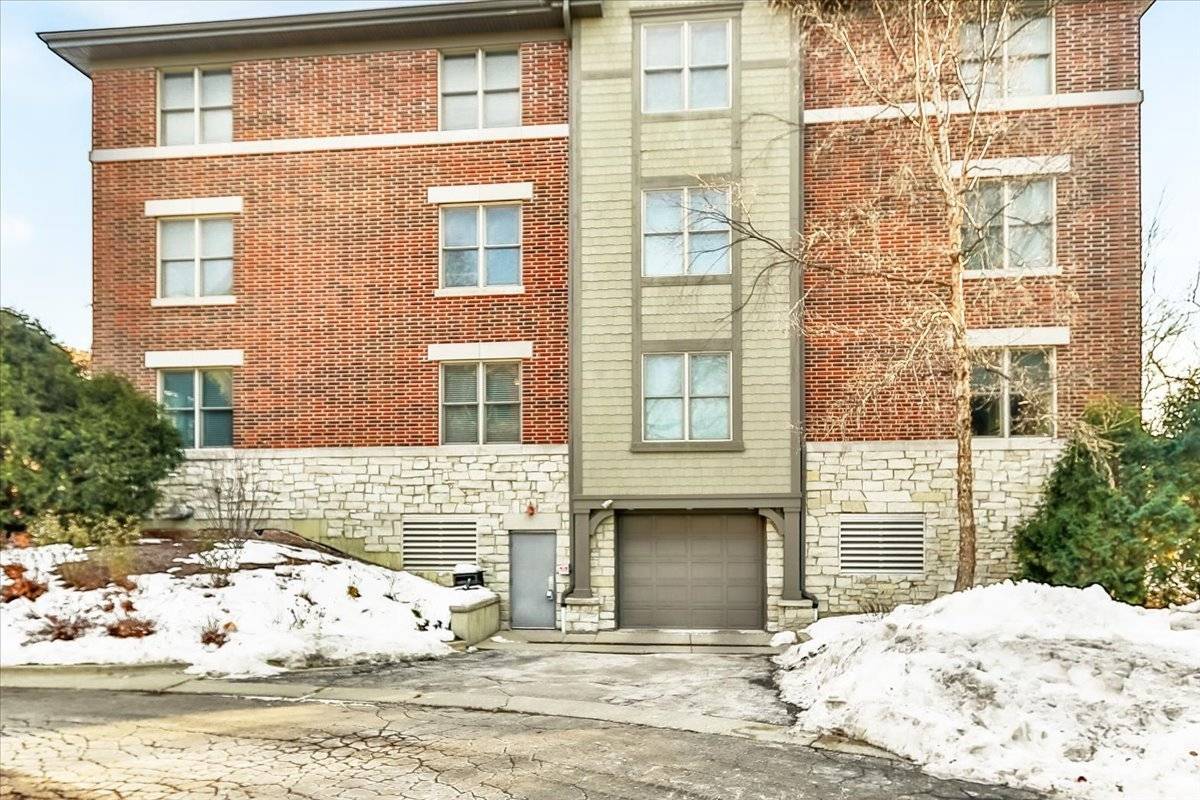 275 E Railroad AVE #101, Bartlett, IL 60103