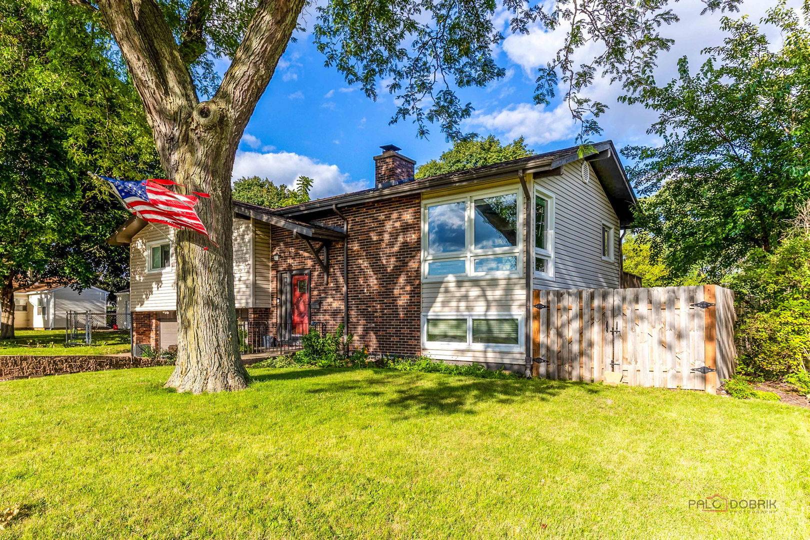 571 Nash RD, Crystal Lake, IL 60014