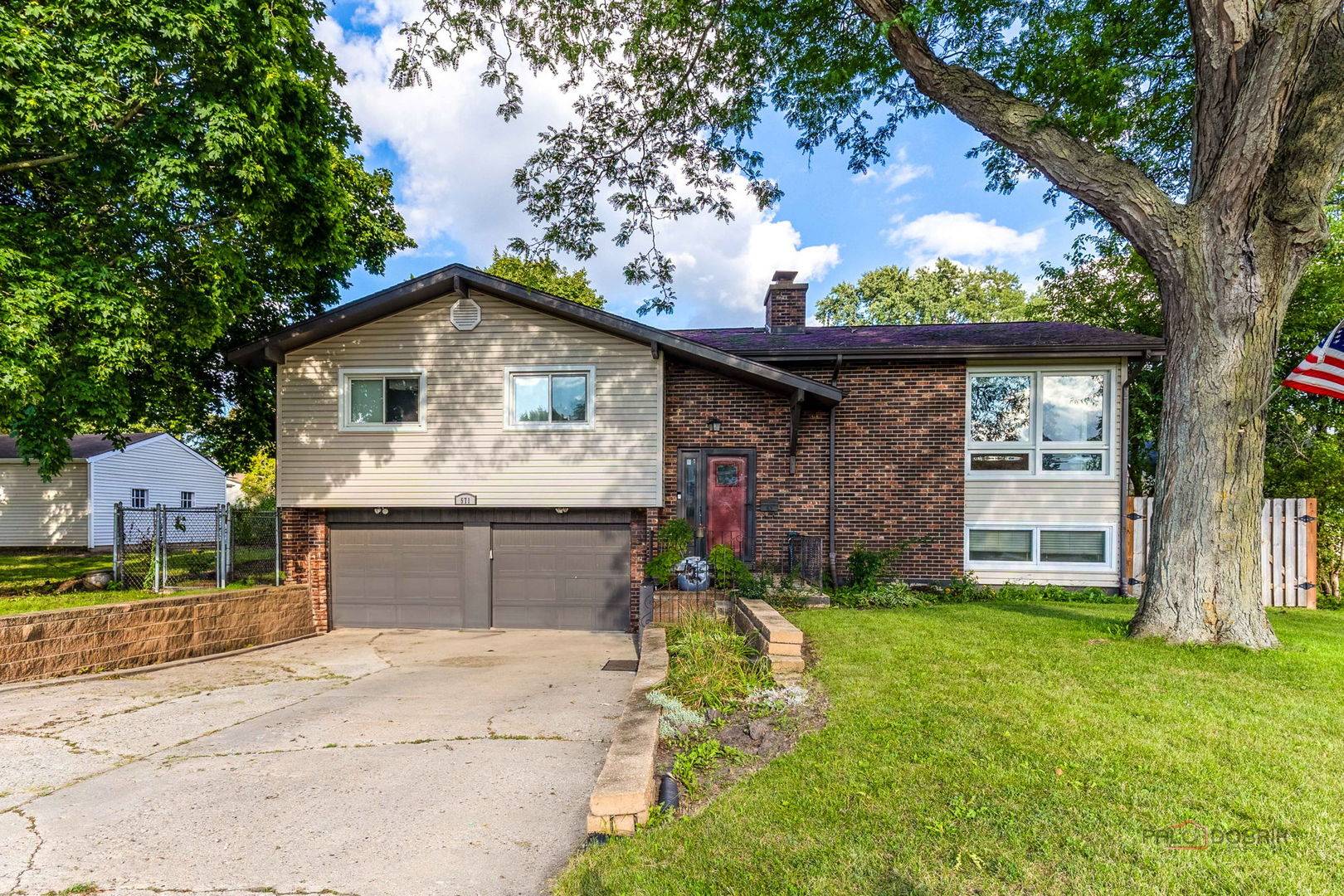 571 Nash RD, Crystal Lake, IL 60014