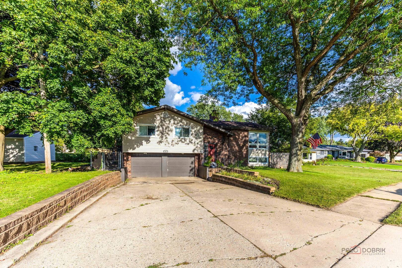 571 Nash RD, Crystal Lake, IL 60014