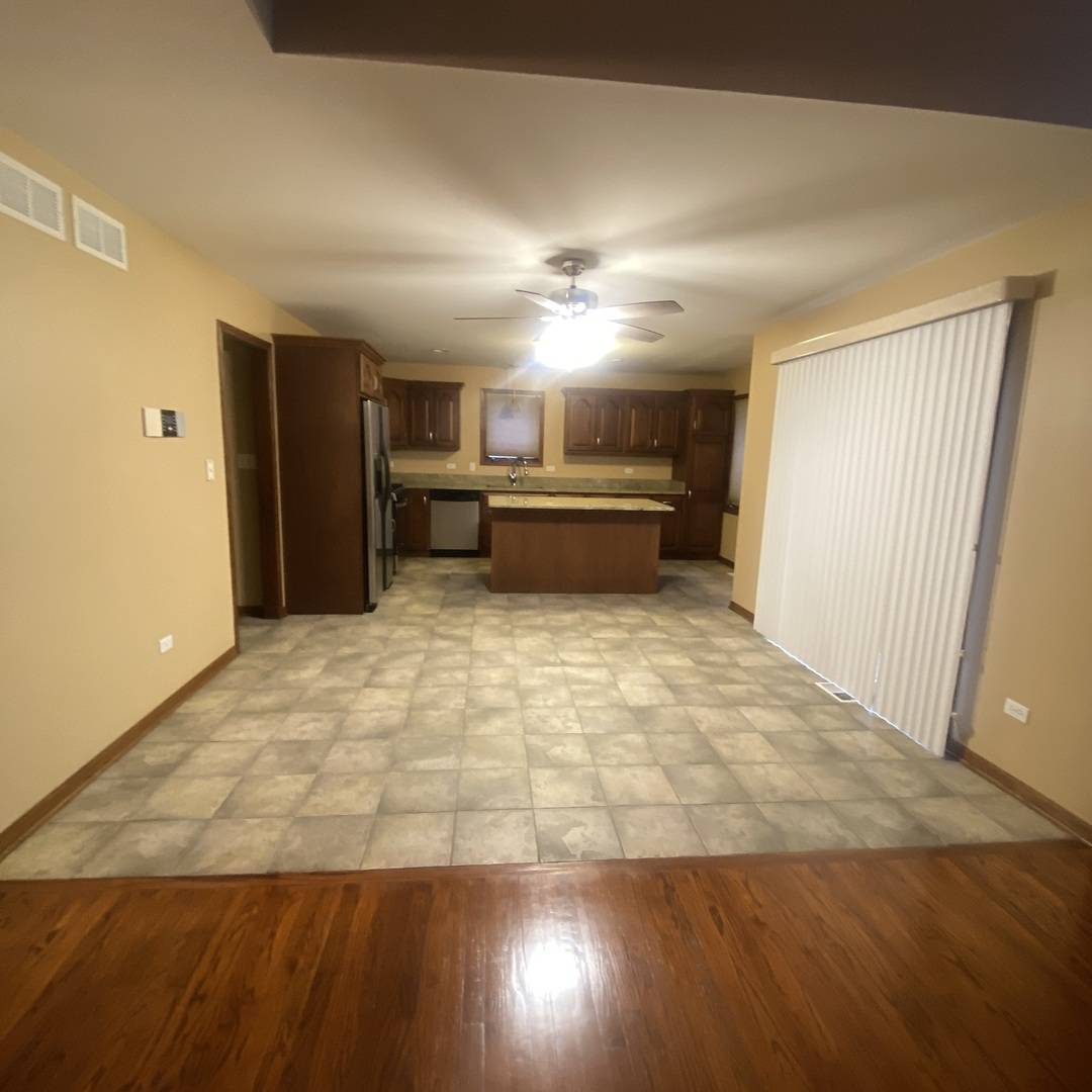 24446 Newport DR, Crete, IL 60417