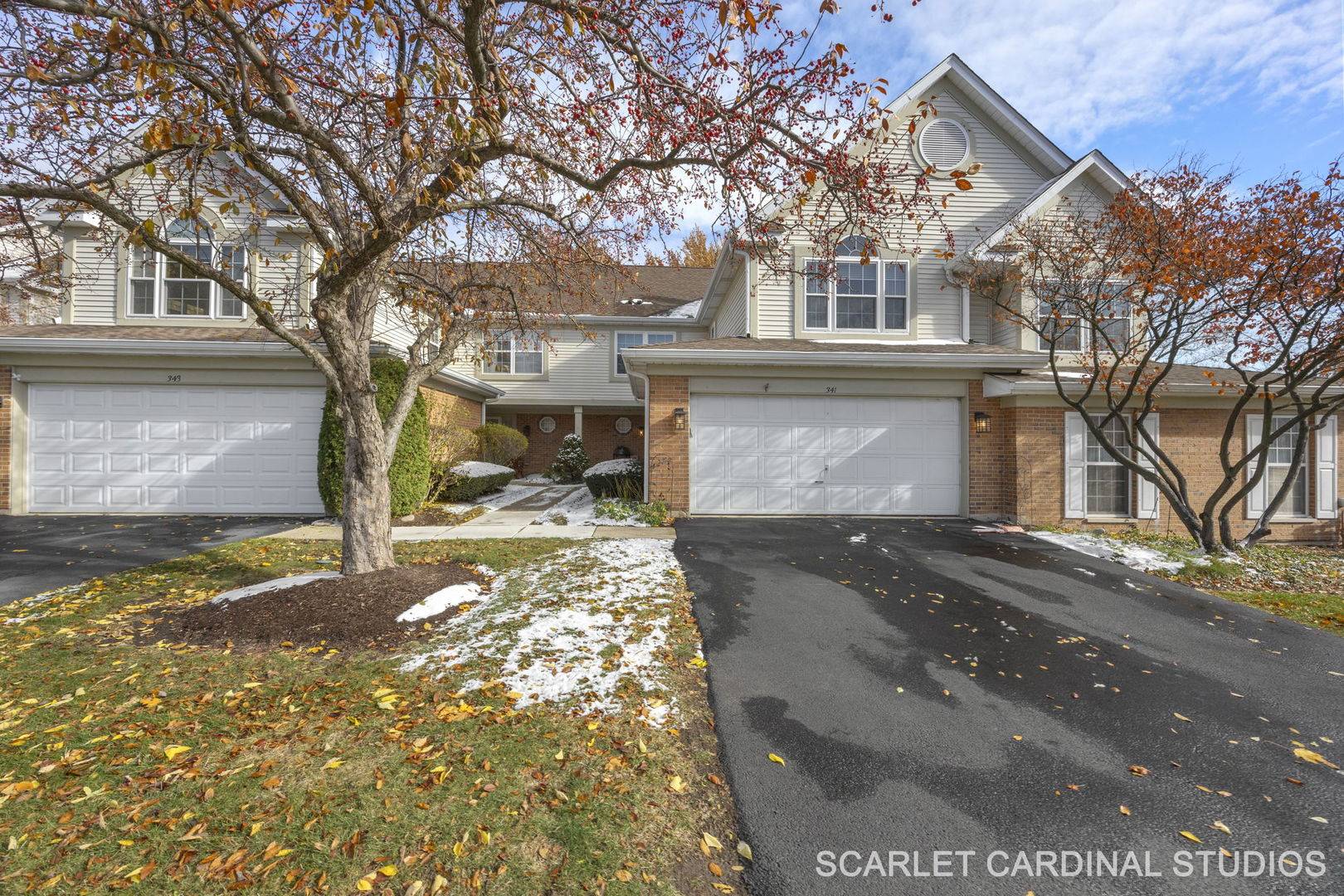 341 Cimarron RD E, Lombard, IL 60148