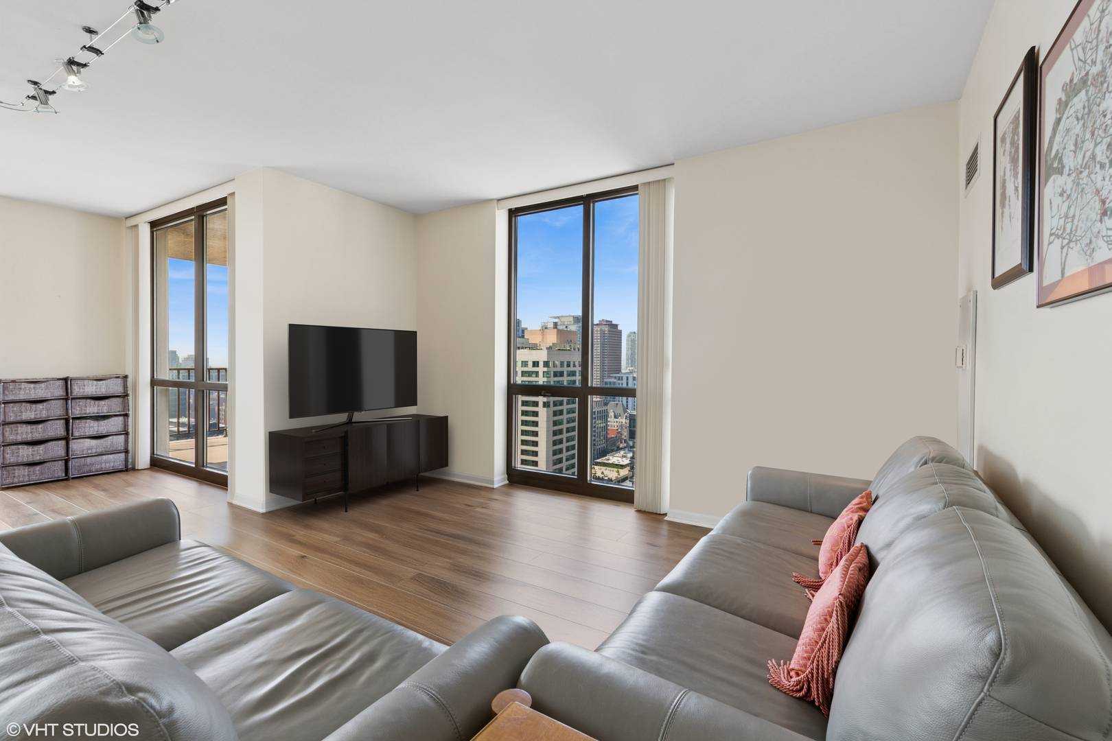 635 N DEARBORN ST #2401, Chicago, IL 60654