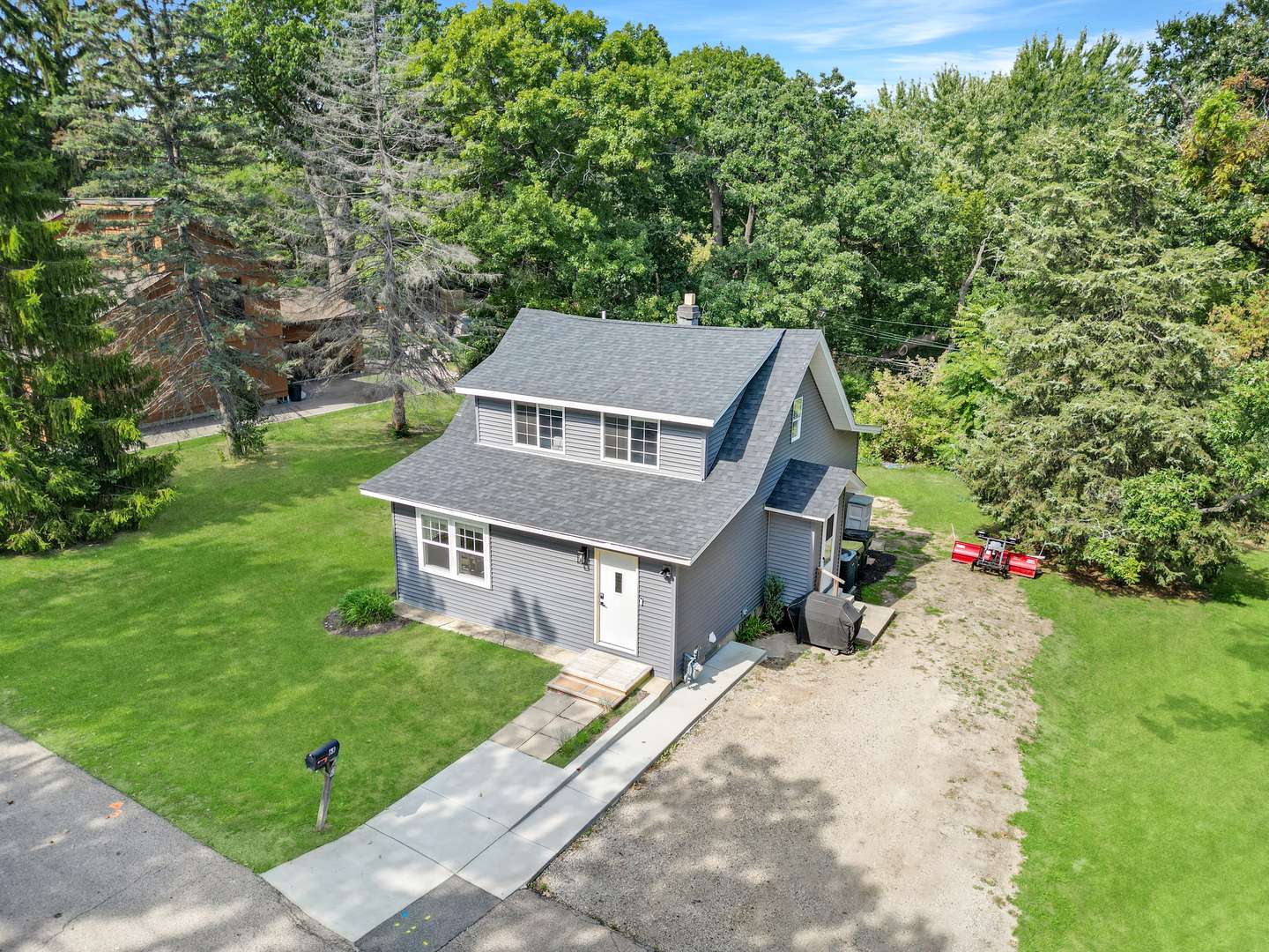 68 E Lakeview AVE, Round Lake Beach, IL 60073