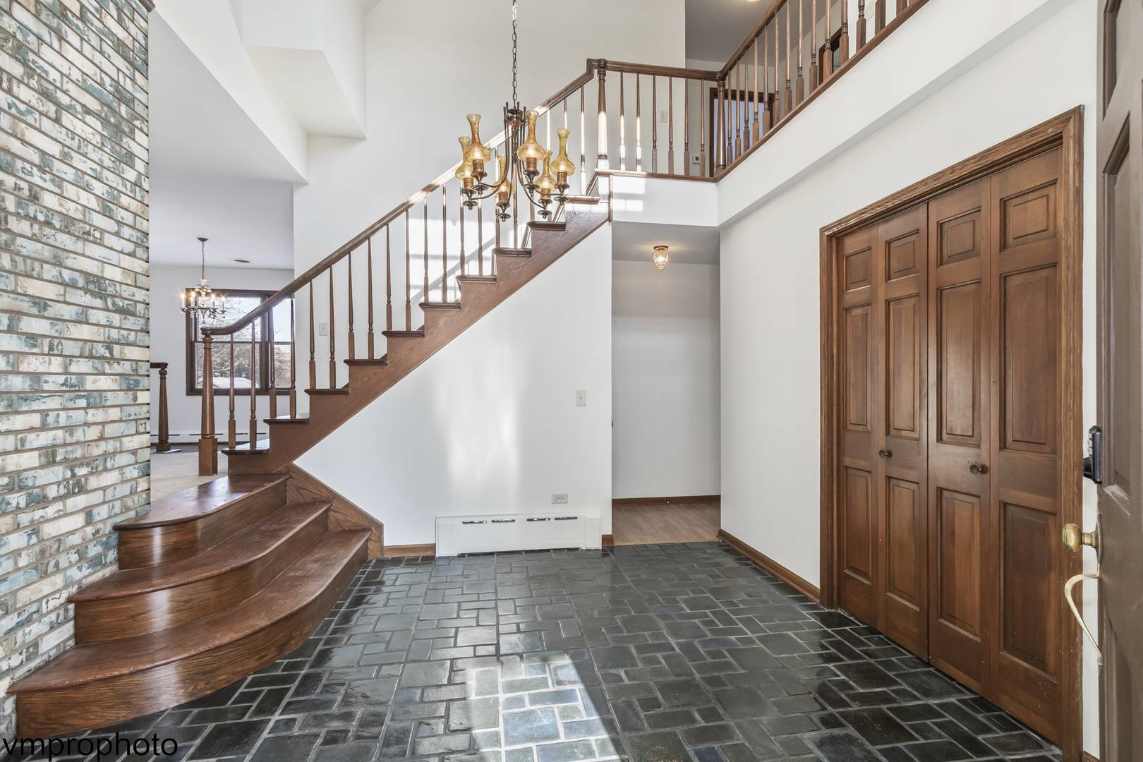 1414 W Vine ST, Arlington Heights, IL 60005
