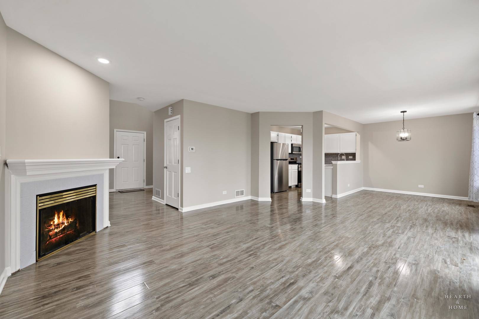 221 Mistwood LN #221, Crystal Lake, IL 60014
