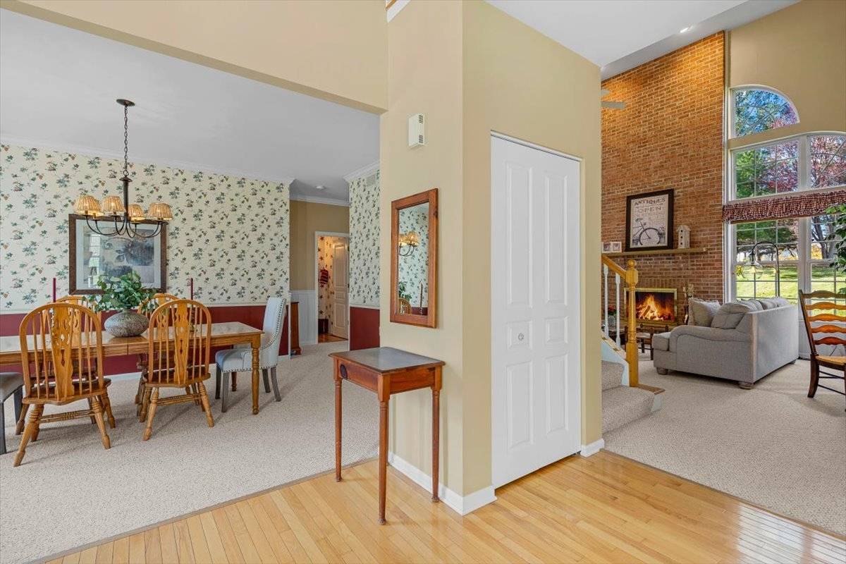 786 Providence LN, Crystal Lake, IL 60012