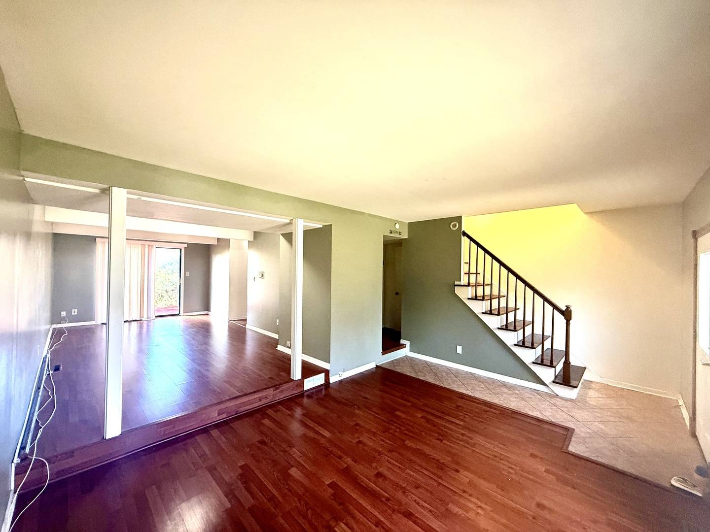 13 Pioneer Park PL, Elgin, IL 60123