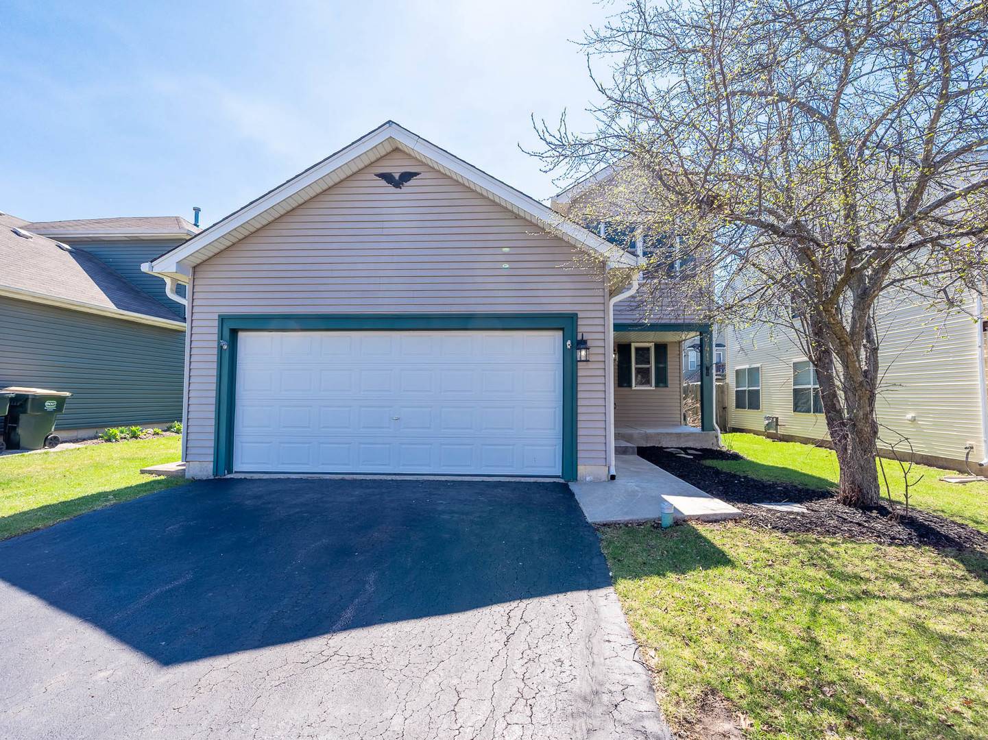 641 W Huron Hills TRL, Round Lake Heights, IL 60073