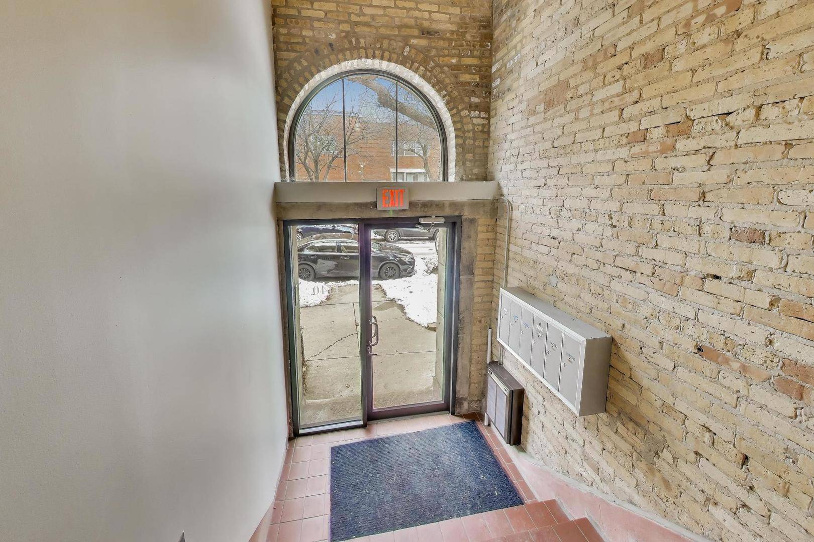1140 W Cornelia AVE #D, Chicago, IL 60657