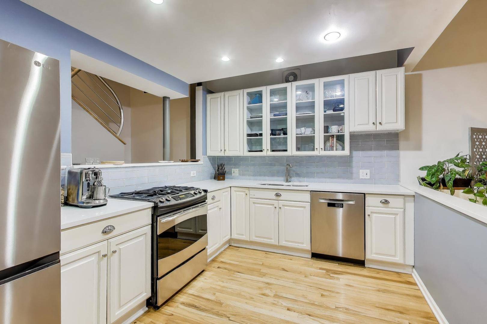 1140 W Cornelia AVE #D, Chicago, IL 60657