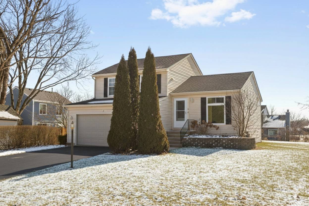 3 Woodview CT, Streamwood, IL 60107