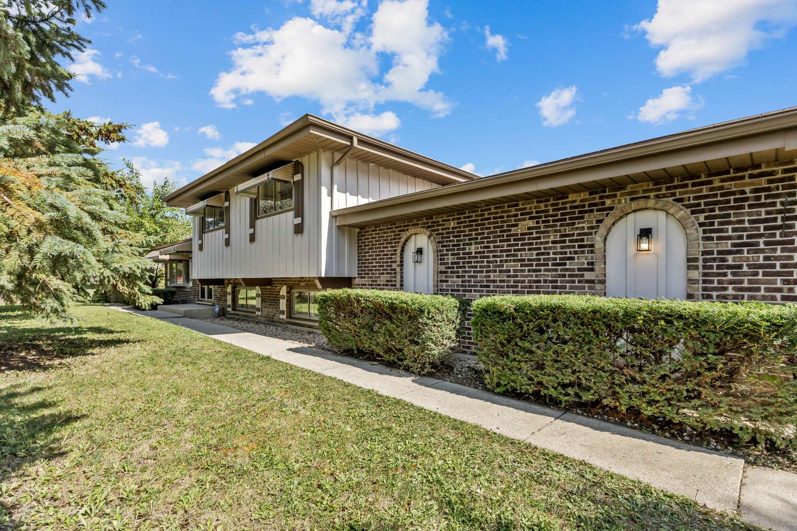 1750 W Woodland AVE, Addison, IL 60101