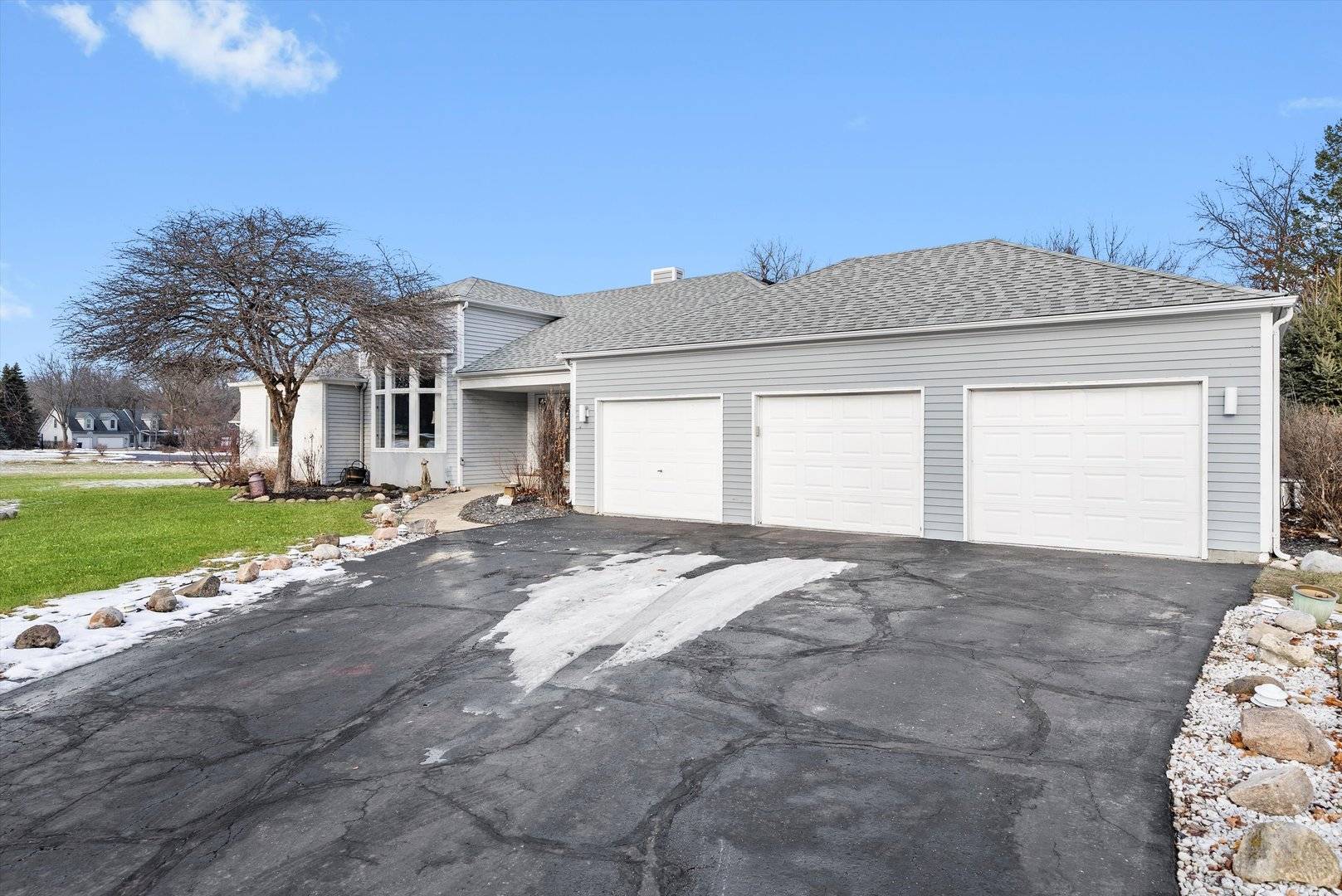 6522 Sycamore CT, Mchenry, IL 60050
