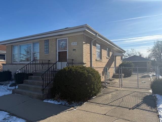 7313 W LEE ST, Niles, IL 60714