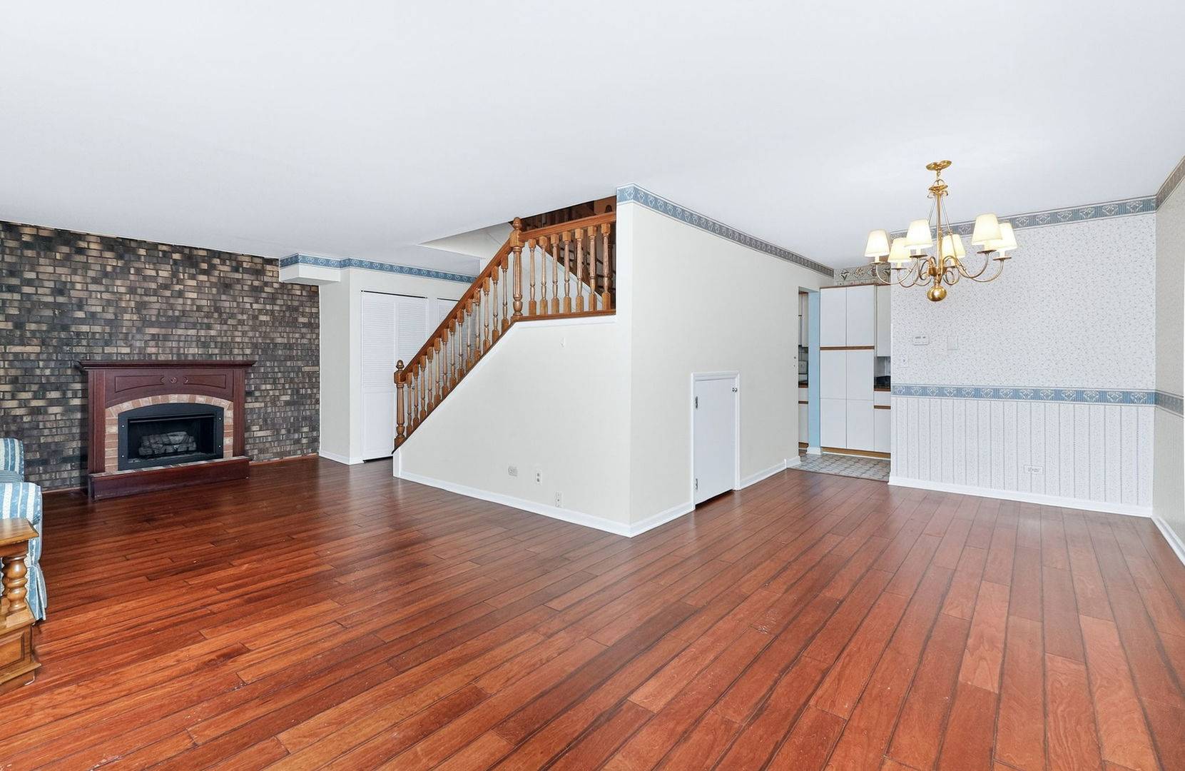 907 Curtiss ST #407, Downers Grove, IL 60515