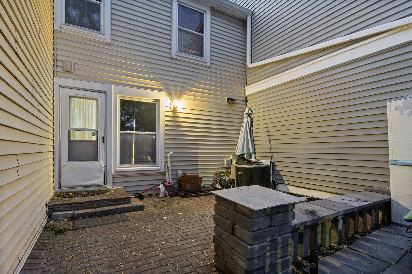 7605 Manchester MNR, Hanover Park, IL 60133