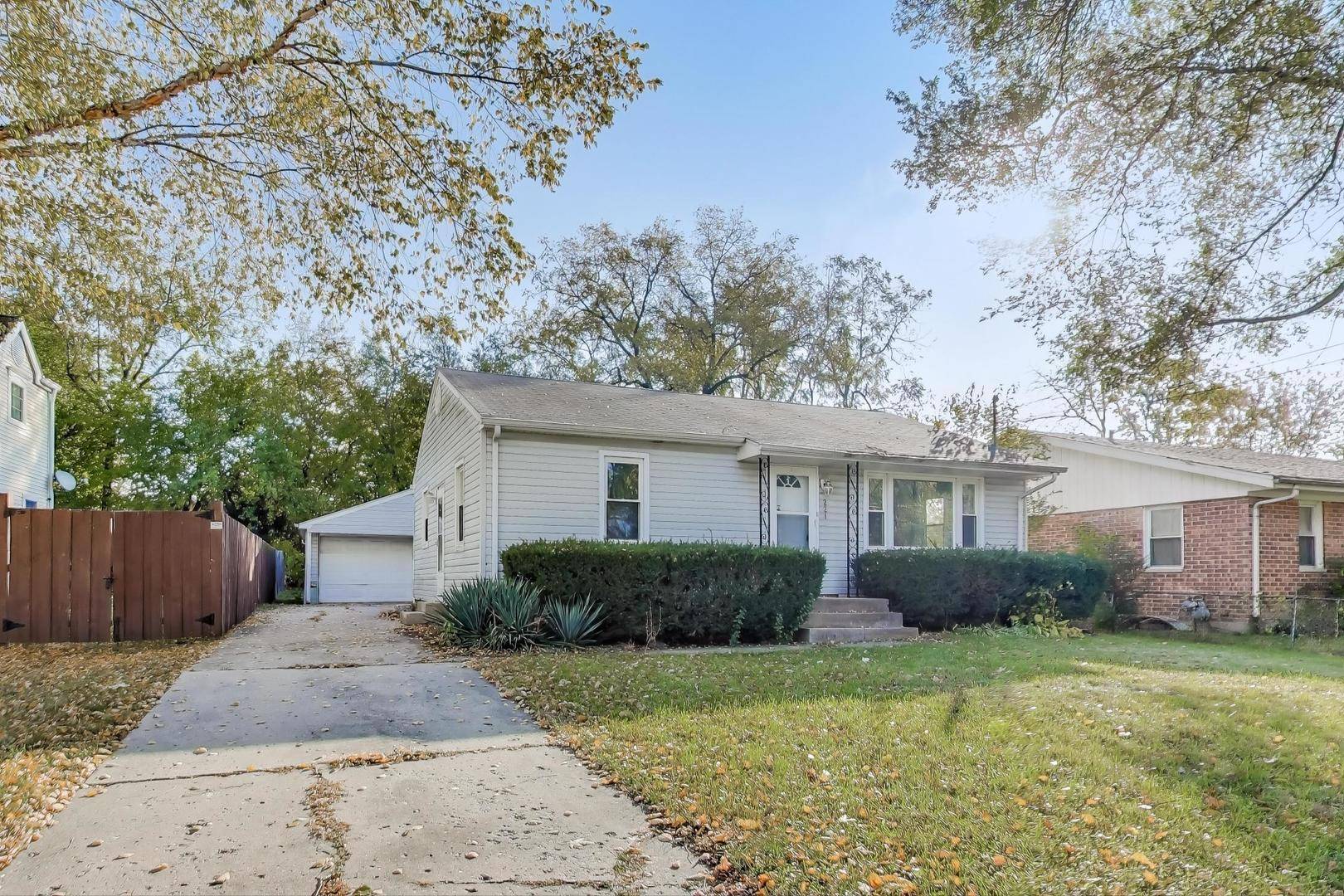 221 HEINE AVE, Elgin, IL 60123