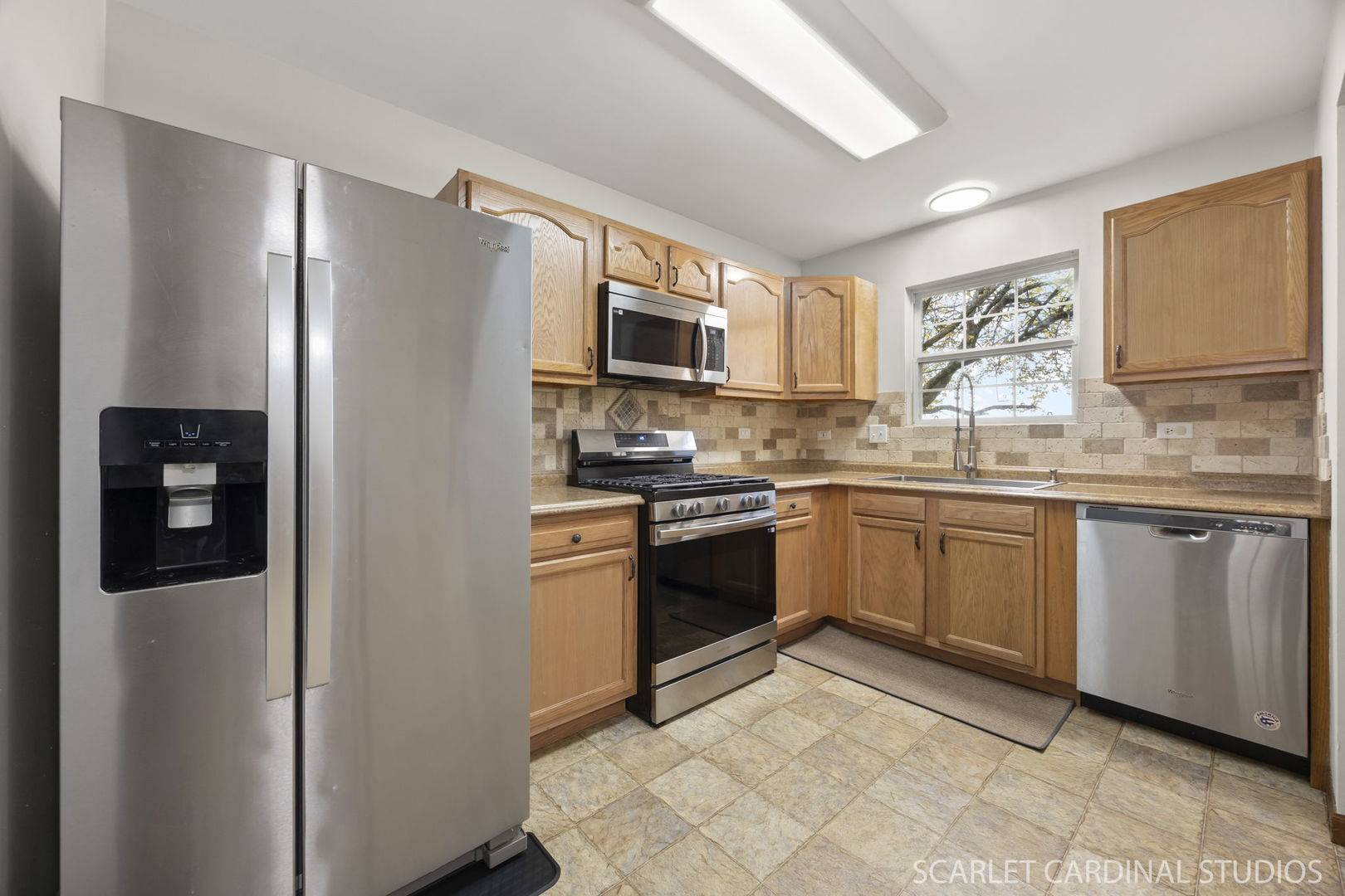 34 Waterbury CIR, Oswego, IL 60543