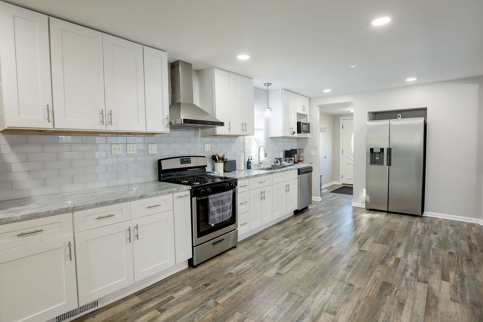 1015 N River RD, Mchenry, IL 60051
