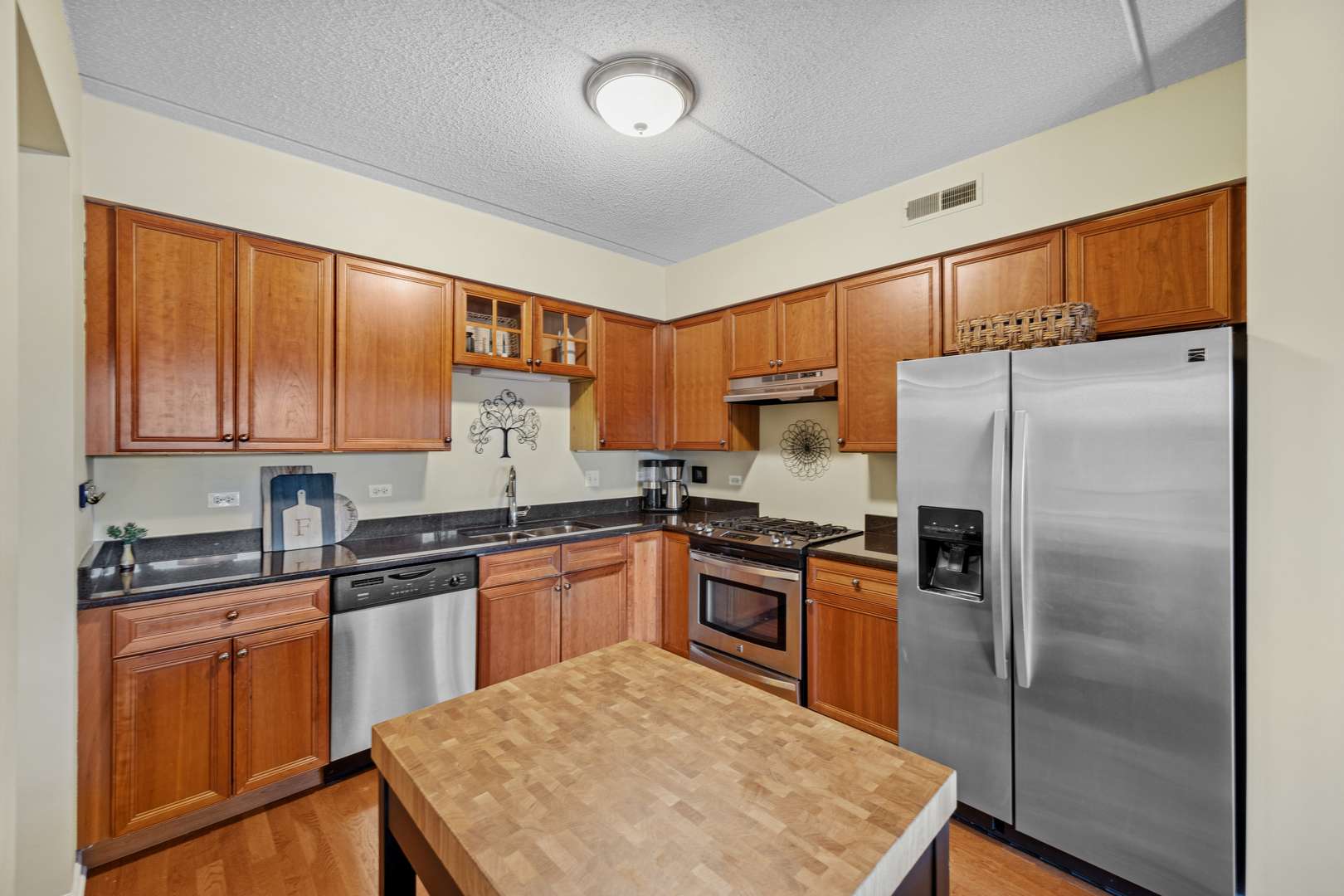 500 E Saint Charles RD #209, Lombard, IL 60148