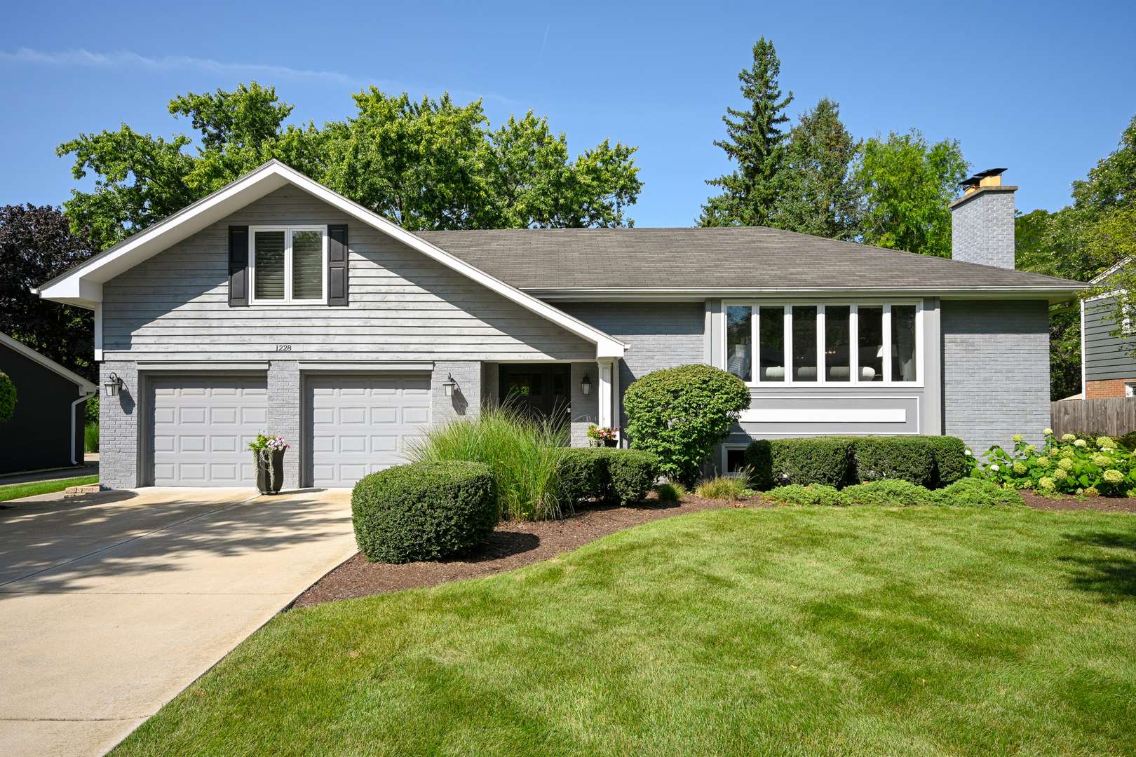 1228 Gamon RD, Wheaton, IL 60189