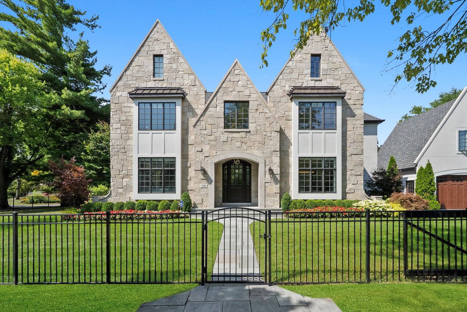330 Brookside LN, Glencoe, IL 60022