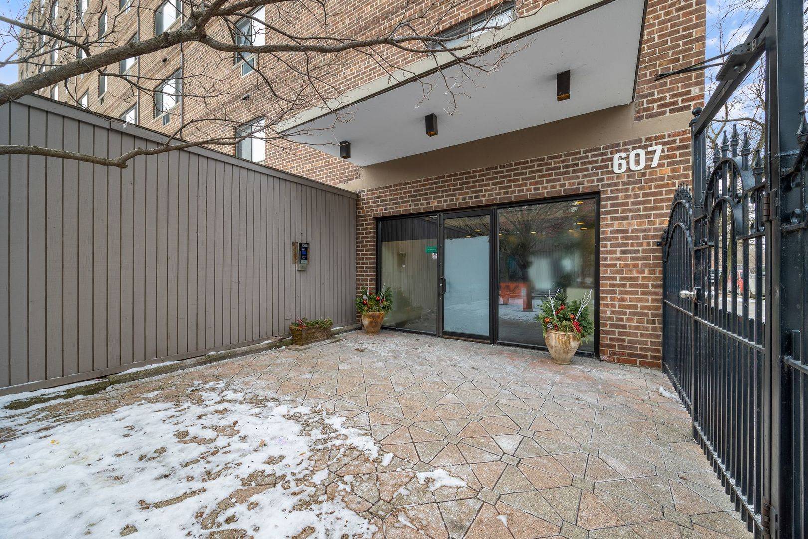 607 W Wrightwood AVE #407, Chicago, IL 60614