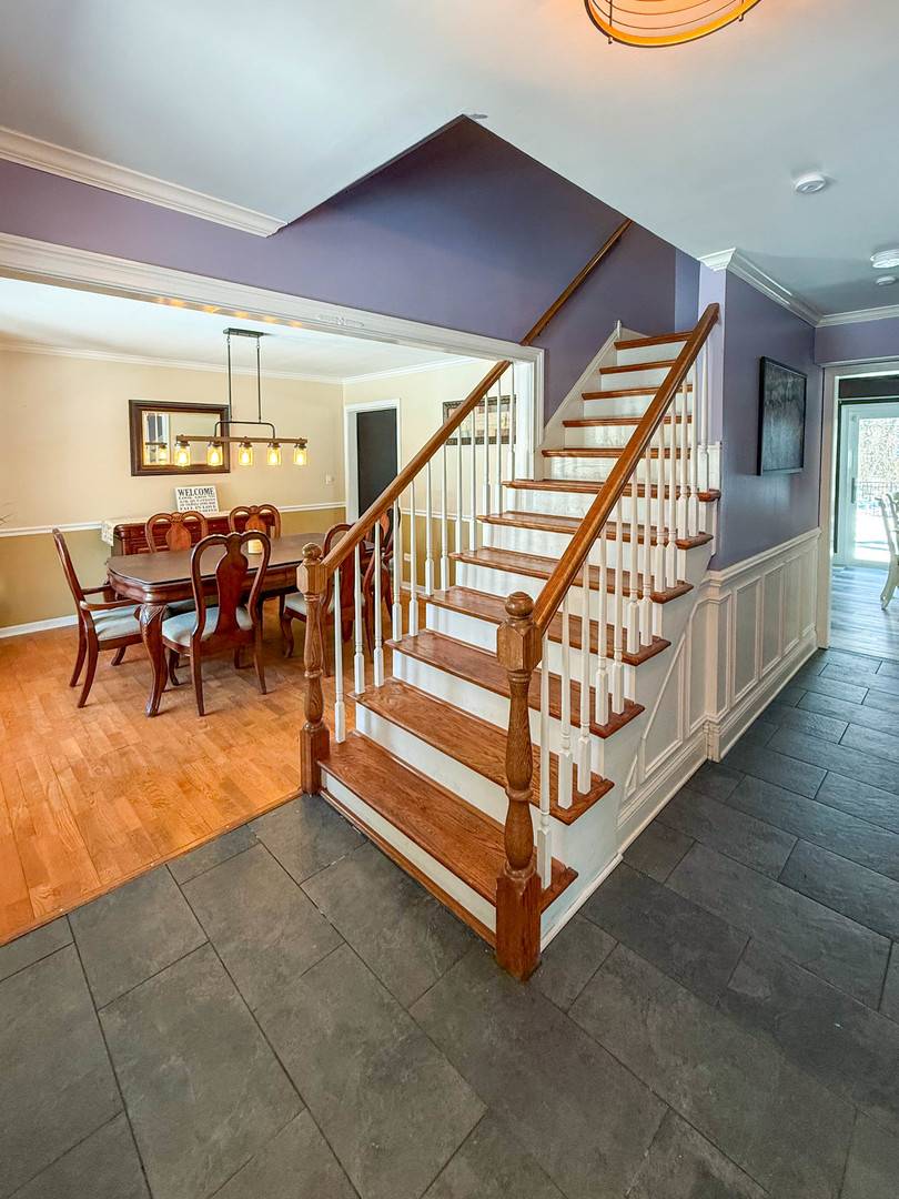1404 Amy LN, Libertyville, IL 60048