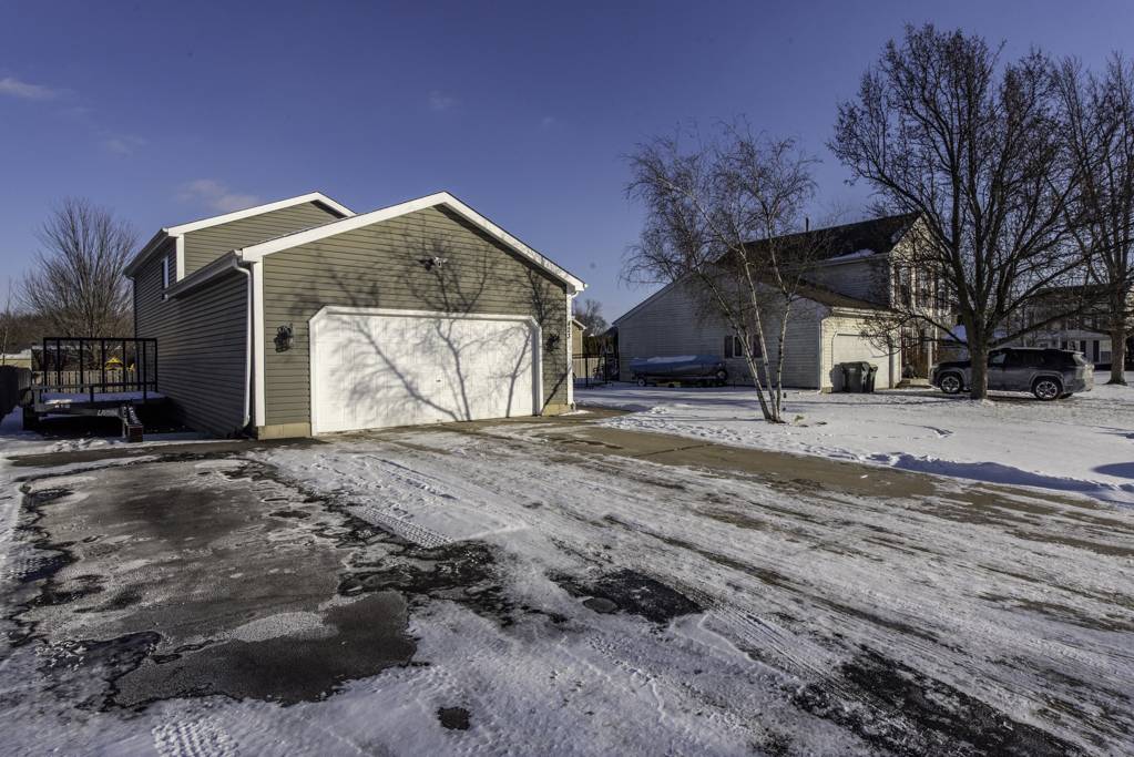 423 Windridge DR, Round Lake Park, IL 60073