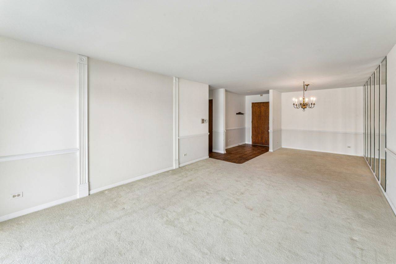 101 Old Oak DR #216, Buffalo Grove, IL 60089