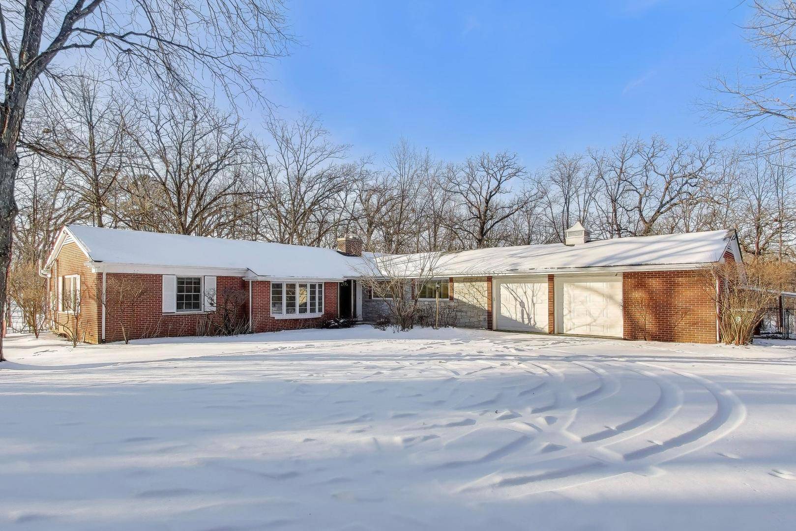 26225 N Hickory RD, Mundelein, IL 60060