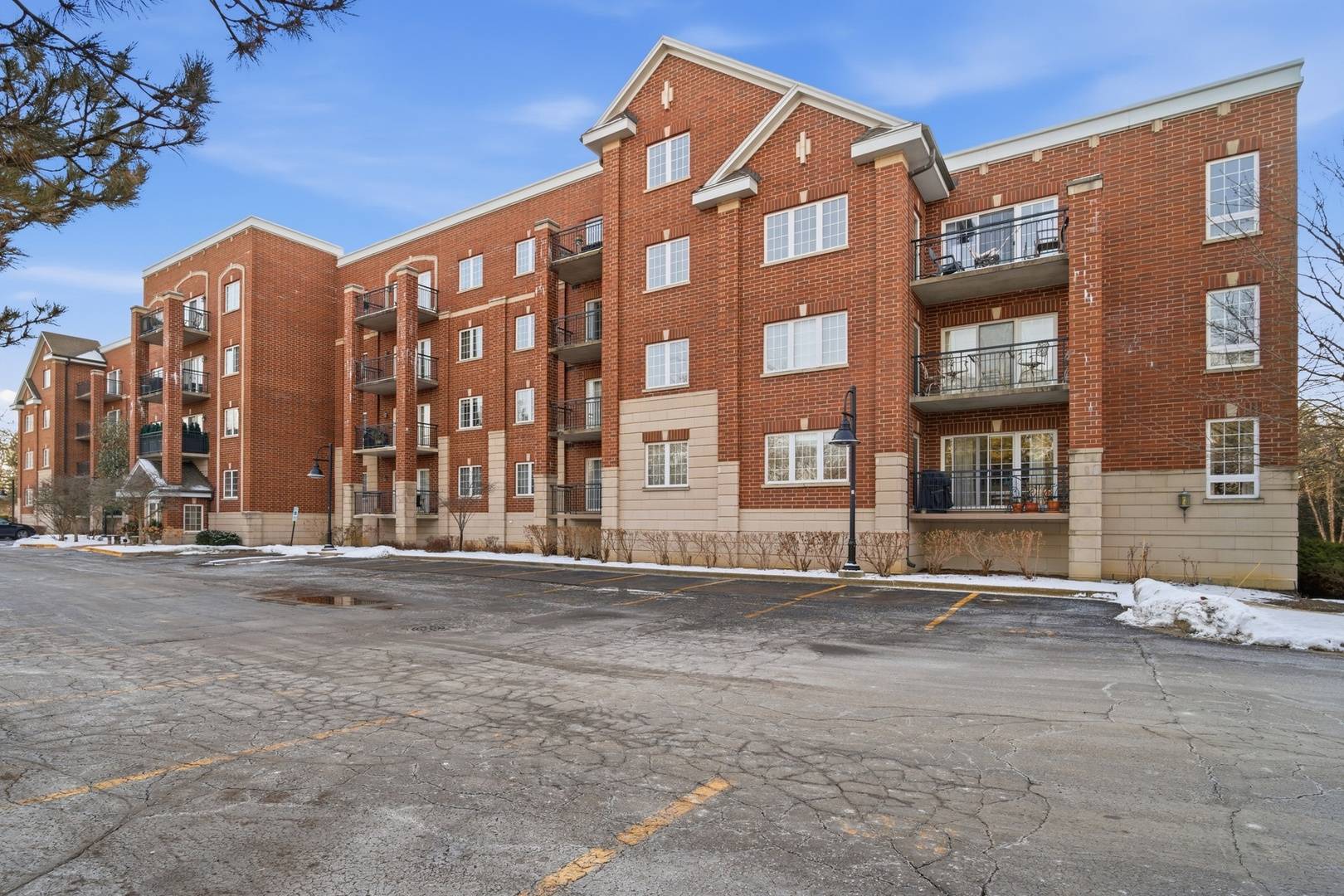 1479 N Milwaukee AVE #312, Libertyville, IL 60048