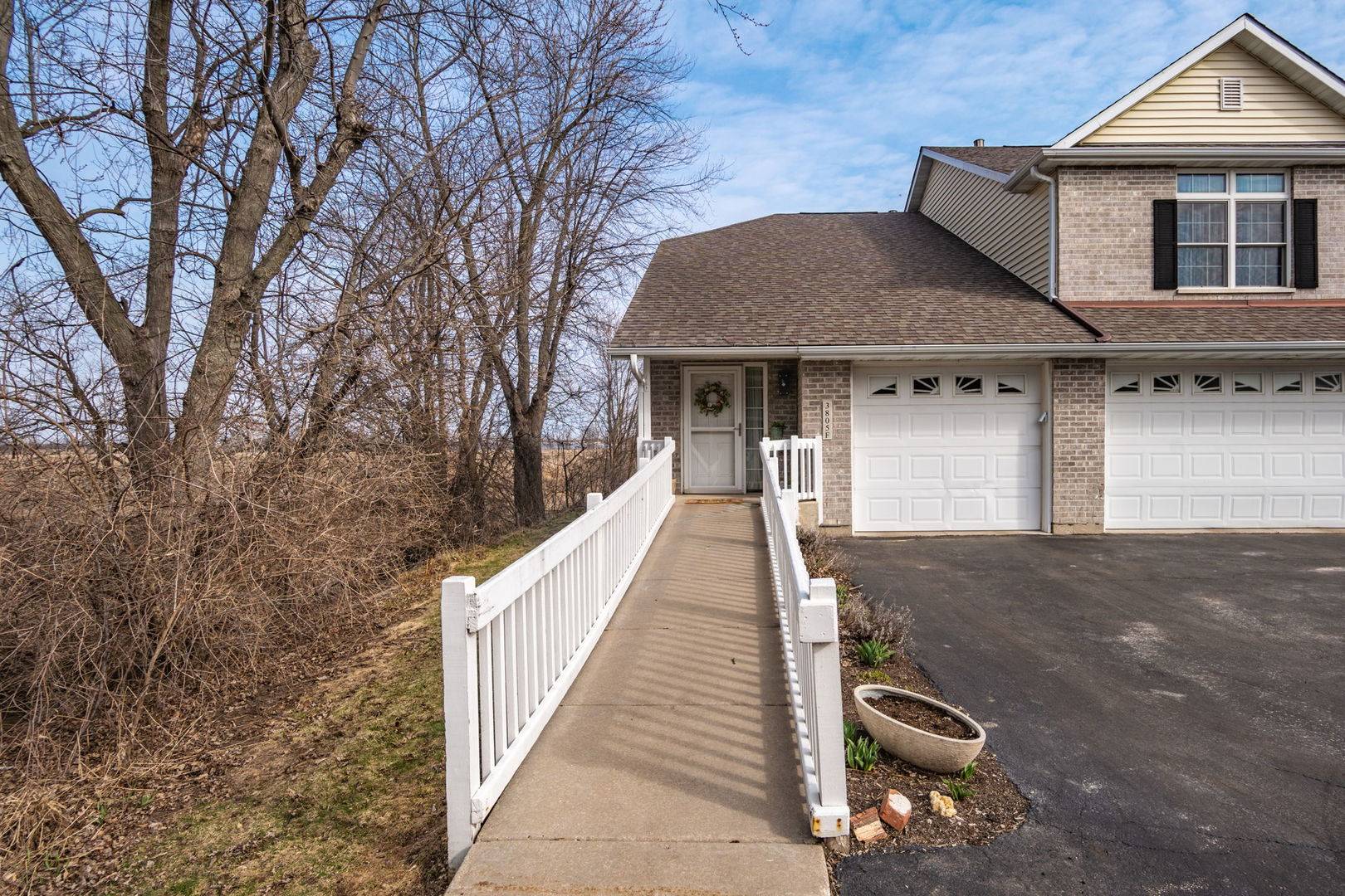3805 South Pointe DR #F, Dekalb, IL 60115