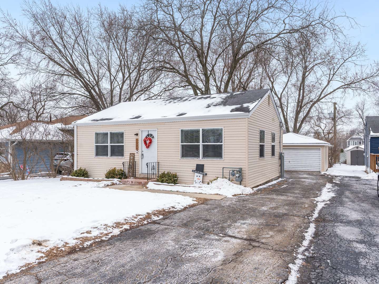 3904 N Lincoln ST, Westmont, IL 60559