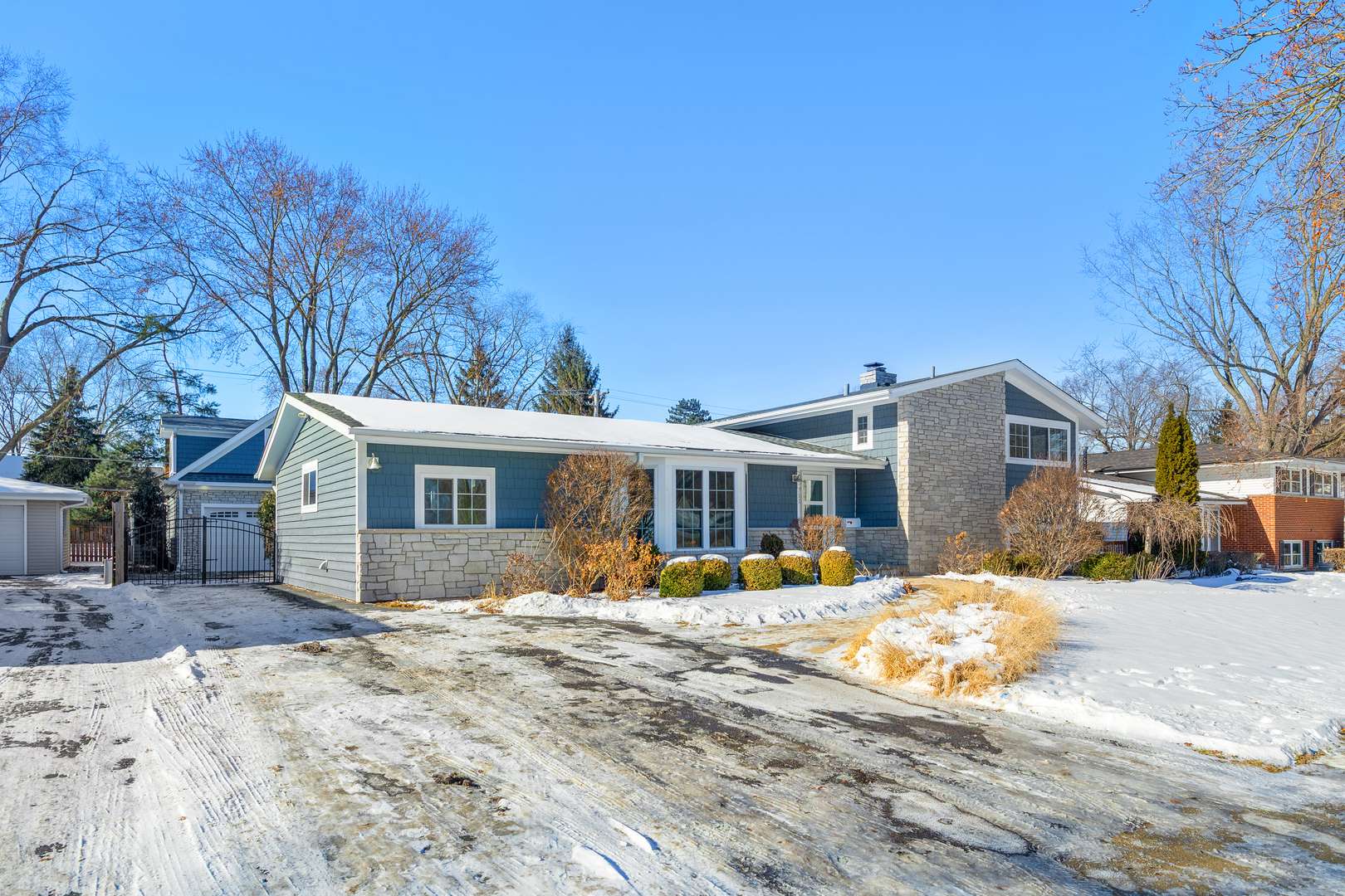 711 S 4th AVE, Libertyville, IL 60048
