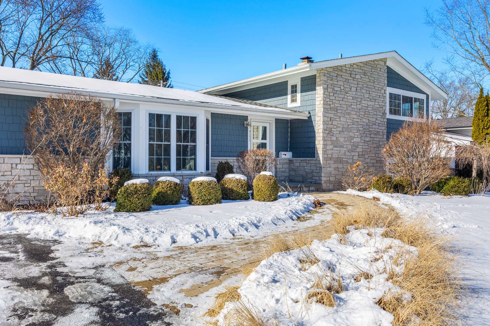711 S 4th AVE, Libertyville, IL 60048