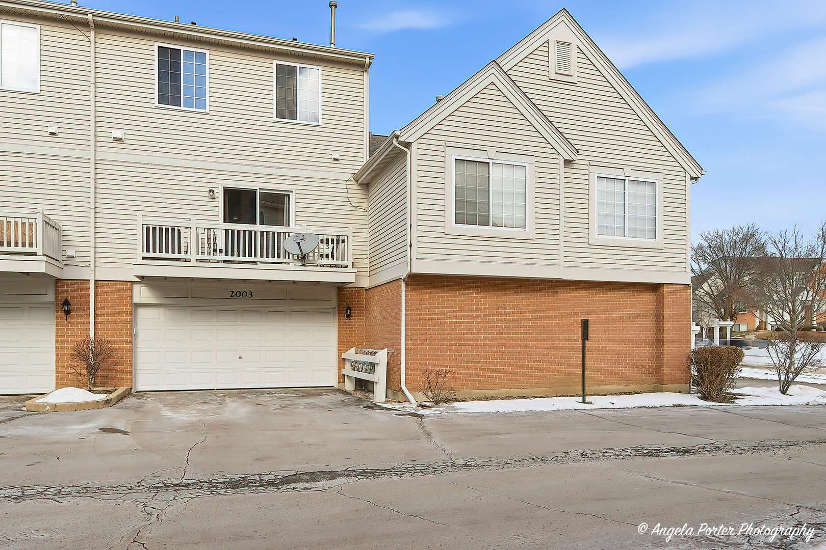 2003 Concord DR #2003, Mchenry, IL 60050