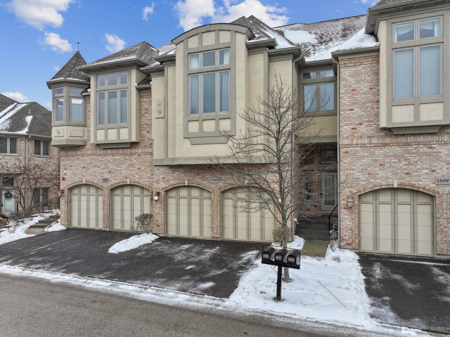 1407 W Rue Paris PL, Inverness, IL 60067