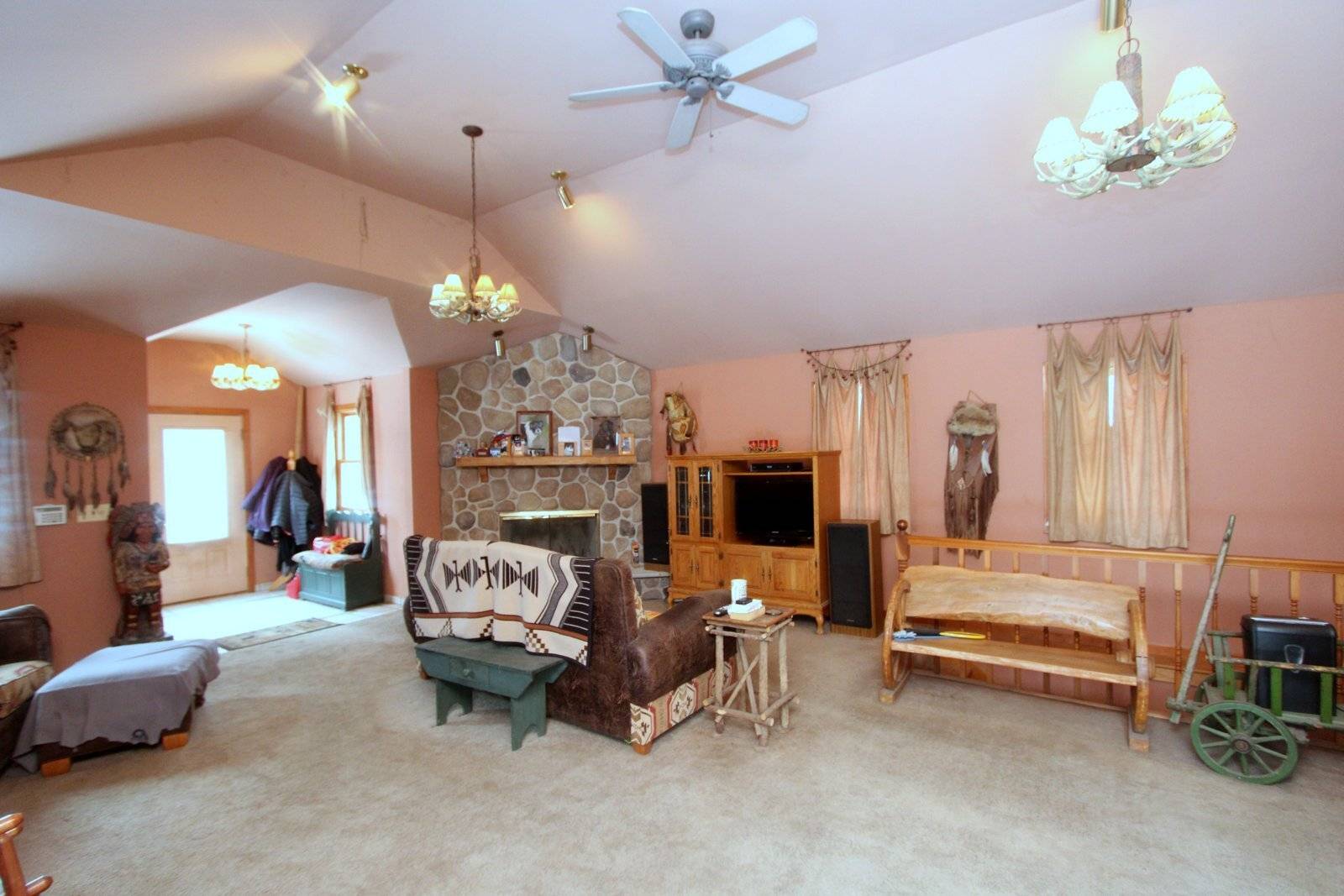 104 Columbine ST, Crystal Lake, IL 60014