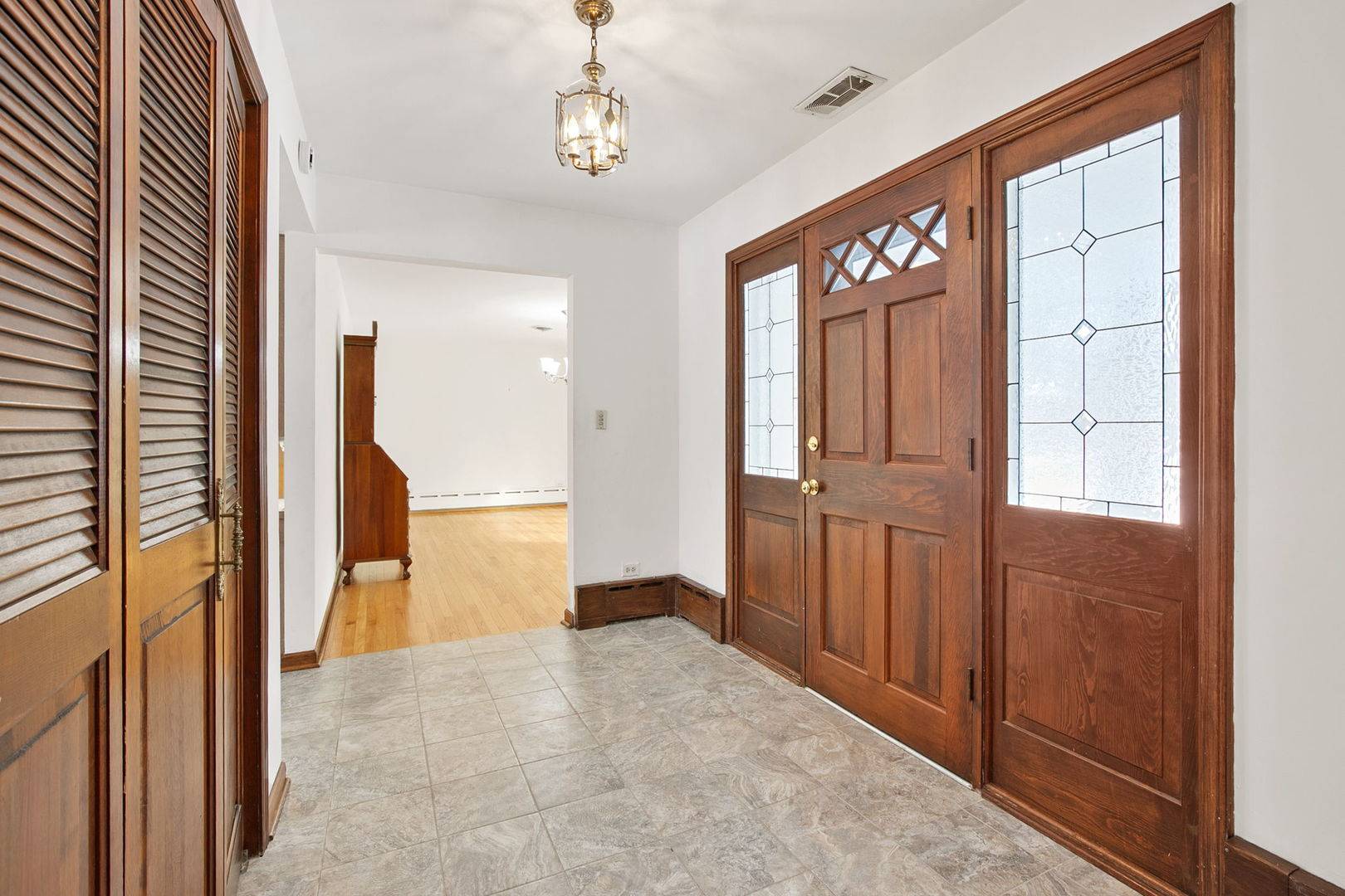 304 E Tall Trees LN, Palatine, IL 60067