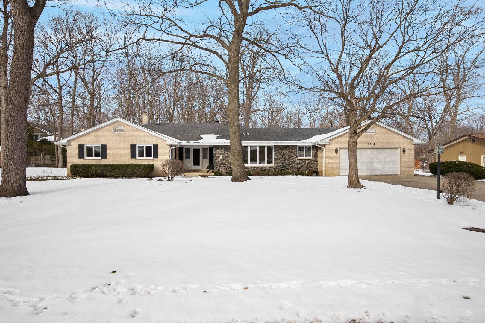 304 E Tall Trees LN, Palatine, IL 60067