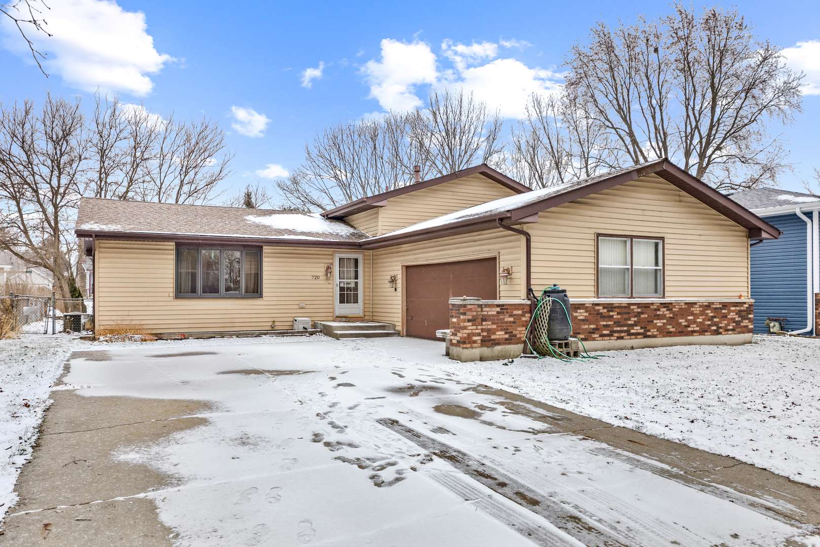 720 Ash ST, Algonquin, IL 60102