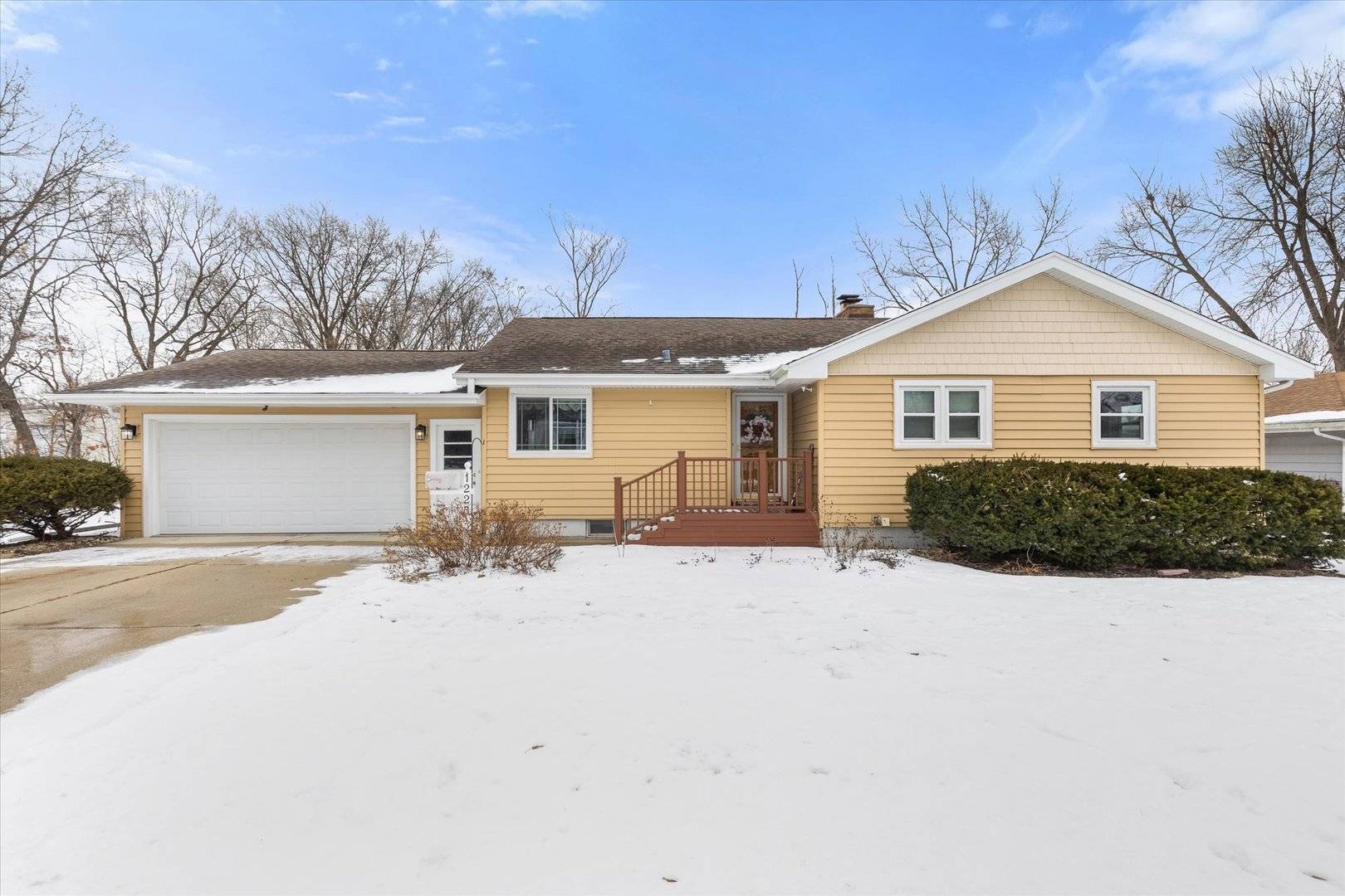 1225 Douglas LN, Crete, IL 60417