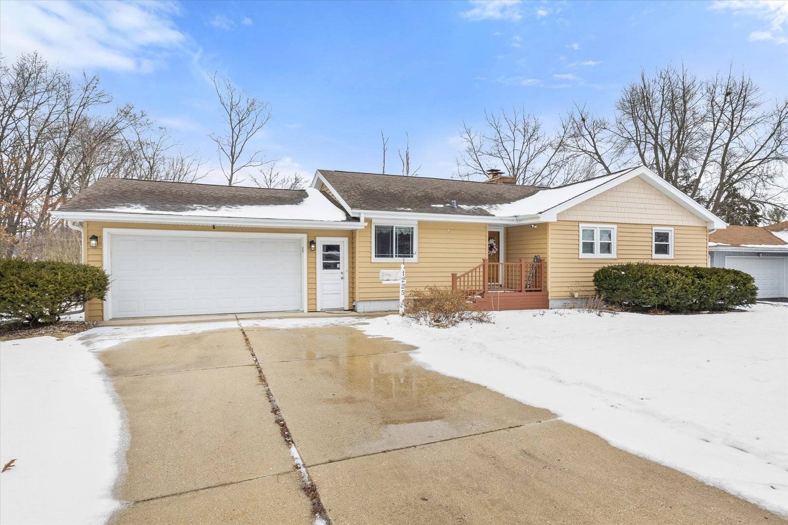 1225 Douglas LN, Crete, IL 60417